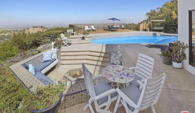 Beautiful Mega Mansion in Los Angeles!