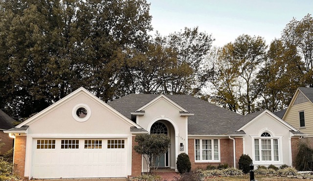 Beautiful Memphis/Cordova home, Sleeps 7, Large Kitchen, (1835 sqft).