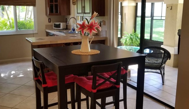 Beautiful Miami Lakehouse For Families RH 3 Beds/2 Baths/Sleeps 4