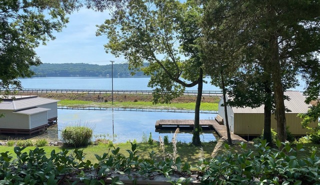 Beautiful Mid-Lake Waterfront Home ~ Pets ~ Dock