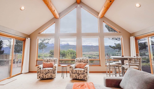 Beautiful Mid-Term Stay | Amazing Views | Large Deck