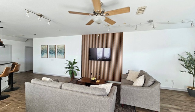 Beautiful Midtown Modern retreat