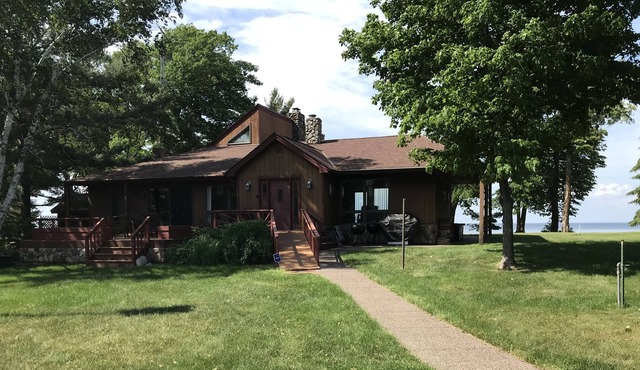 Beautiful Mille Lacs lake home