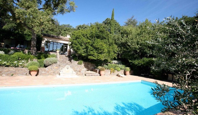 Beautiful Mini-Estate with Boules, Tennis, Large Pool with Vineyard Vews