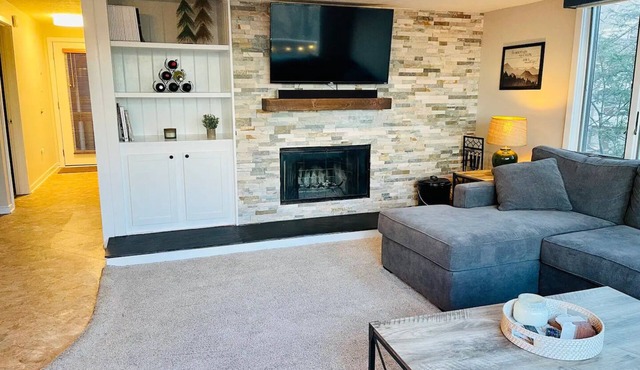 Beautiful Mountain Getaway - Walk to Everything at Wintergreen!
