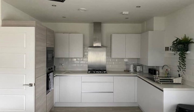 Beautiful Modern Tranquil Two Bedroom Apartmentnn