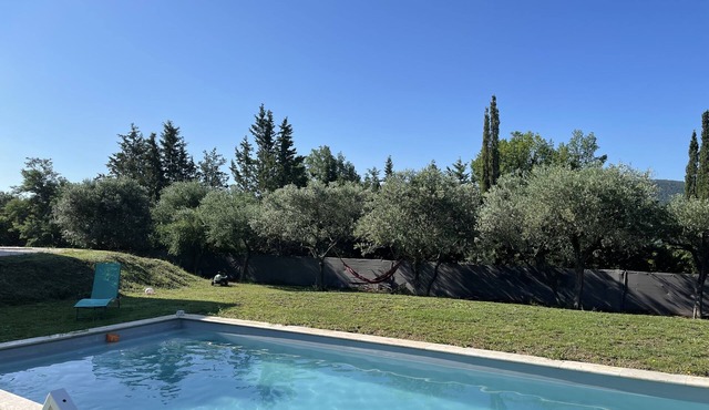 Beautiful modern villa with private pool, quiet, located 20 minutes from Frejus…