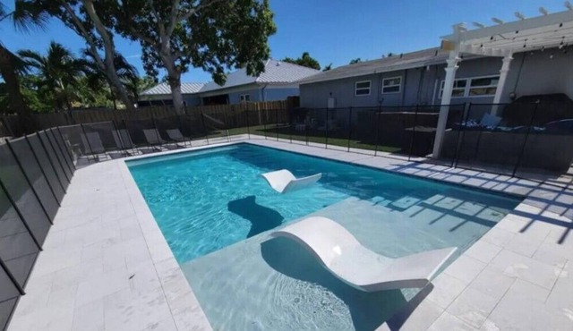 Beautiful Modern 4BR Gameroom1Mile to the Beach