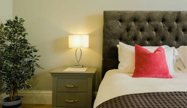 Beautiful Modern 2 Bed Apartment in Great Location in Bristol!