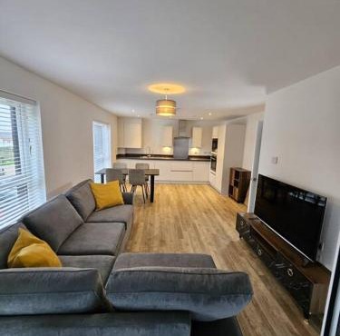 Beautiful Modern 2 Bed flat in Ebbsfleet, near London with free parking