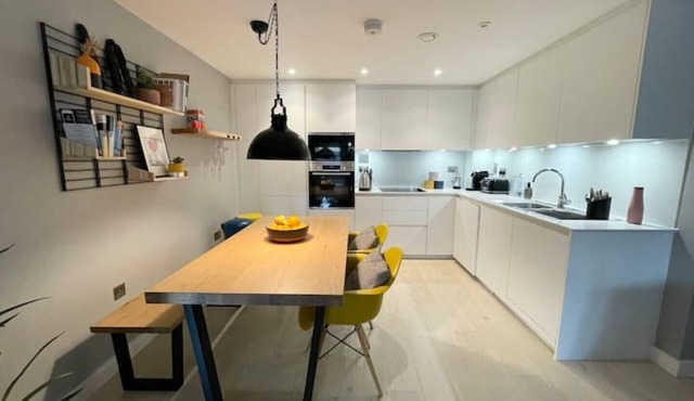 Beautiful modern 2 beds apartment with terrace.