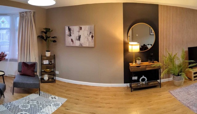 Beautiful Modern 3-Bedroom House w/Garden