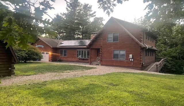 Beautiful Modern 4 BD Cabin 4km from Gillette
