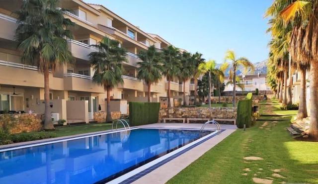 Beautiful modern apartment with 1 bedrooms for 2-3 people located in a luxury community wi