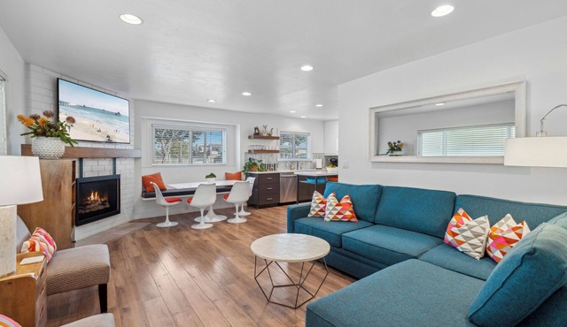 Beautiful modern beach house, steps to sand, AC, Bikes, Beach Gear and Parking!
