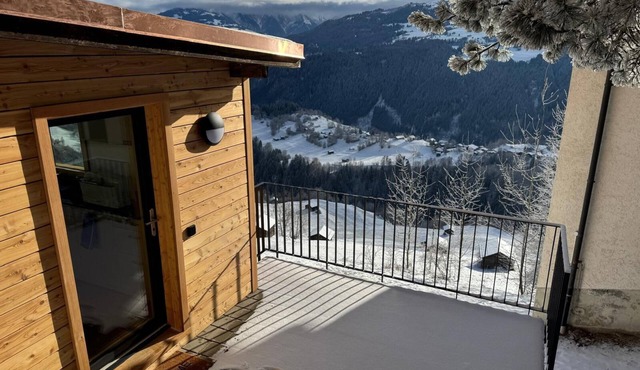 Beautiful, modern studio with underfloor heating, kitchen, shower/WC and seating area.