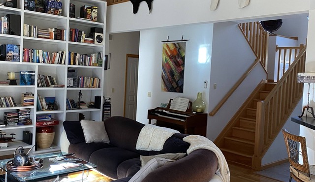 BEAUTIFUL, MODERN, DESIGNER'S HOUSE ON LARGE PROPERTY IN WOODY GATED COMMUNITY