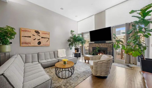 Beautiful Modern Designer Home ~ Downtown - 4-Bed/4-Bath