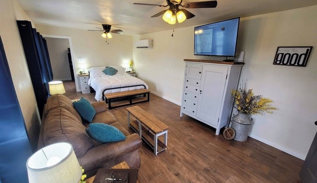 Beautiful Modern Farmhouse Studio Cottage!