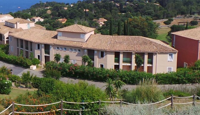 Beautiful Modern Sea View Apartment in Cap Estérel!