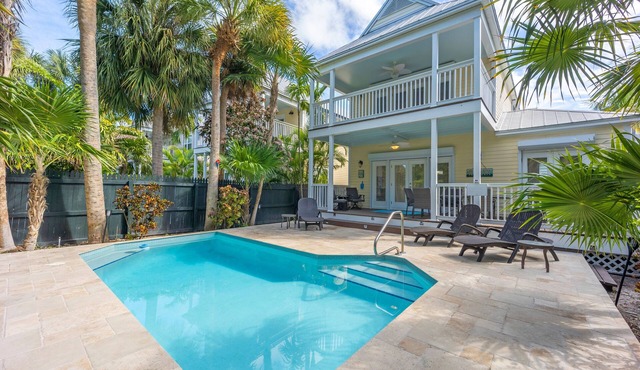 ★Beautiful Modern gated Vacation Oasis★ Private pool & patio close to activities