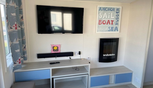 Beautiful modern Gold 3 bedroom caravan