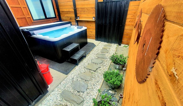 Beautiful modern home + Hot Tub 🔥 Mountain views 🏞 Superking beds