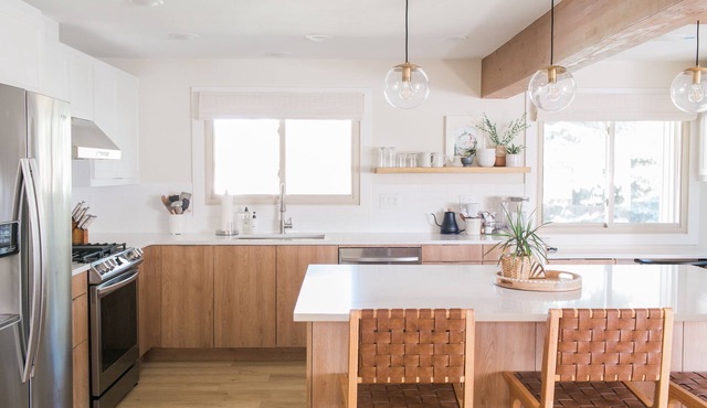 Beautiful Modern Home - Heated Indoor Pool