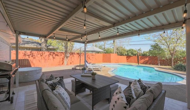 Beautiful Modern Home, Pool for Groups and Families