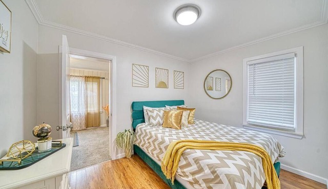 Beautiful Modern home with all year use HOT TUB, Pool table, Game room, & Propane fire pit!