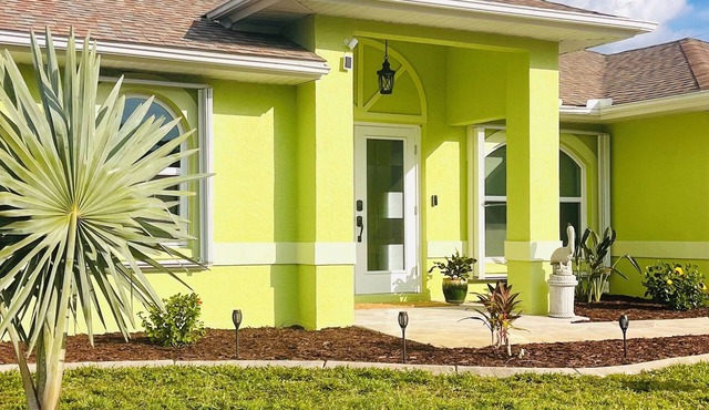 Beautiful Modern House in Venice FL with Private Heated Saltwater pool