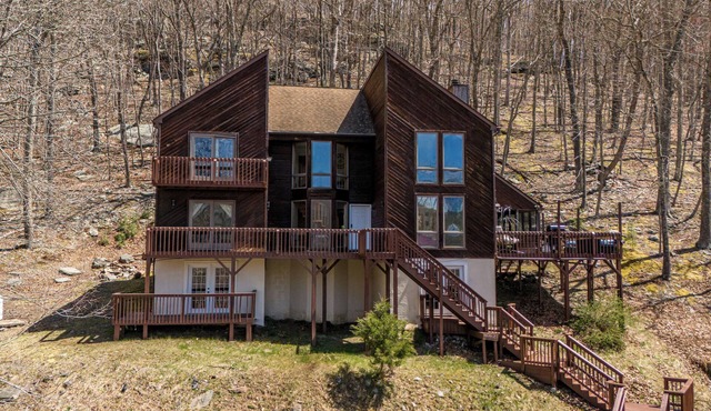 Beautiful Modern Lodge! Pool Table,8 TVs Wi-Fi Linen provided Central AC