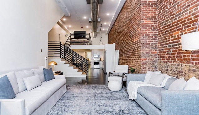 Beautiful Modern loft in downtown theatre district