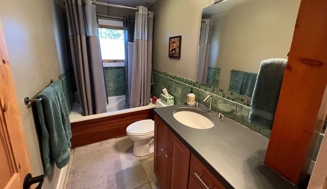 Beautiful modern mountain retreat between Denver & Boulder-WiFi, patios, views!