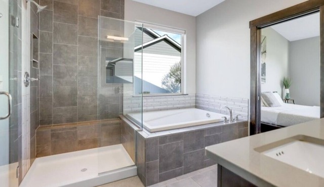 Beautiful, modern, retreat