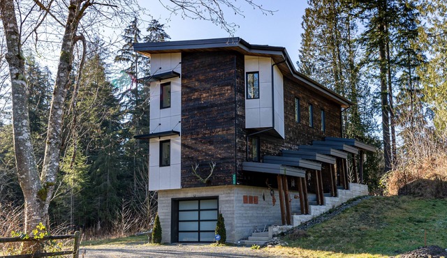 Beautiful Modern Retreat in the Woods
