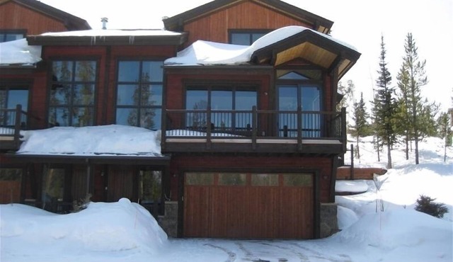 Beautiful Modern Townhome! Stunning Mountain Views! Best Clubhouse!
