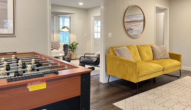BEAUTIFUL MODERN FARMHOUSE STAYCATION | BACKYARD | FOOSBALL| GAMES| SLEEPS 14
