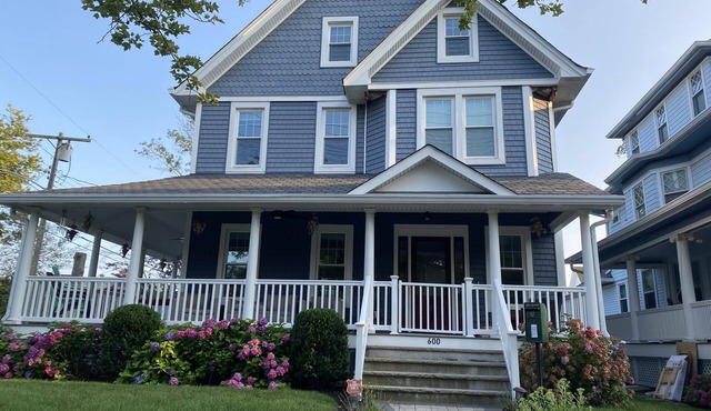 Beautiful modern Victorian home with a 14’x21’ Inground salt water pool.