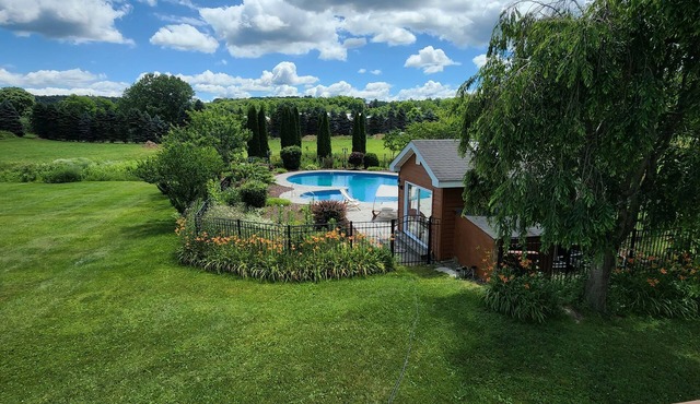 Beautiful modern villa with pool suana hot tub.