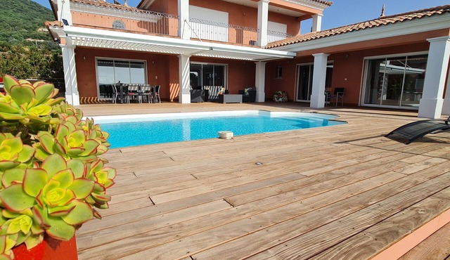 BEAUTIFUL MODERN VILLA WITH SWIMMING POOL sea view 400 m from the beach