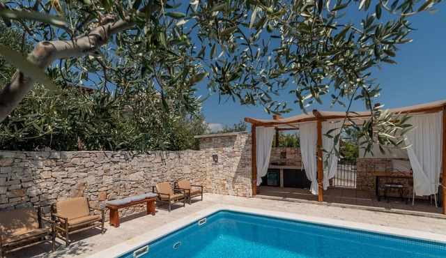 Beautiful modern villa in a quiet place Slatine, on the island of Ciovo