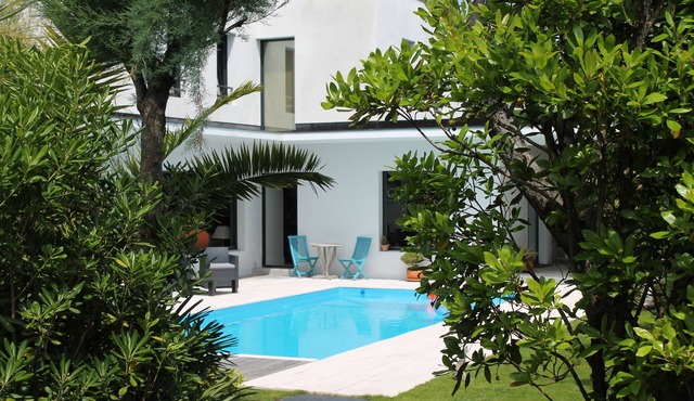 beautiful modern villa with heated pool near: sea, golf, tennis and shops