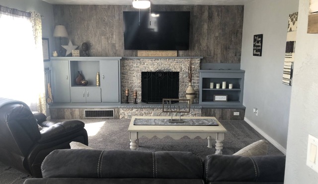 Beautiful Monroe Home on Paiute trail by Mystic Hot Springs ATV, flyers landing