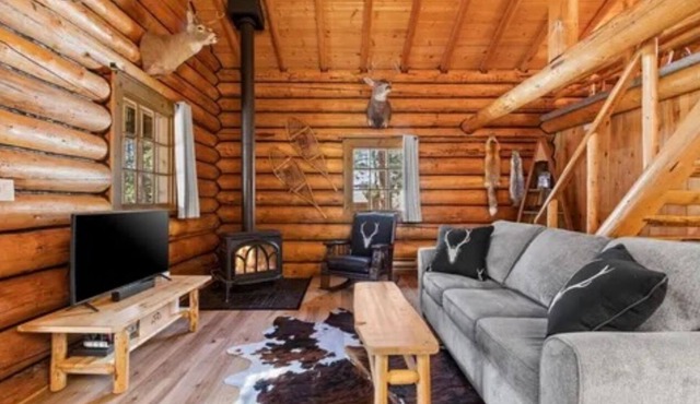 Beautiful Montana Log Cabin in the heart of Seeley Lake.
