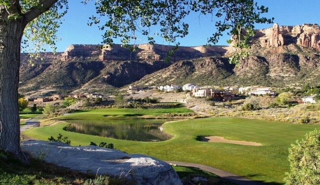 Beautiful Monument Getaway - next to golf course!
