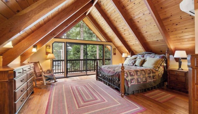 Beautiful Mountain Chalet- Sierra Tahoe Area