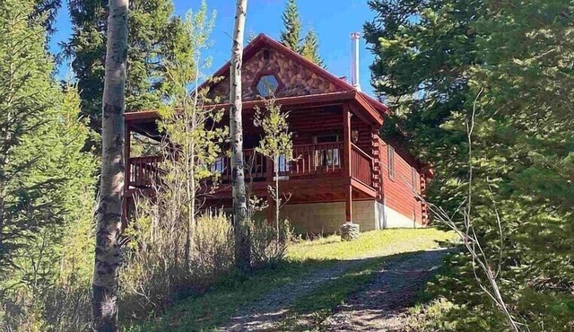 Beautiful Mountain Cabin near Tetons Yellowstone