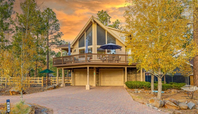 Beautiful Mountain Lodge nestled in the Ponderosa Pines of Munds Park