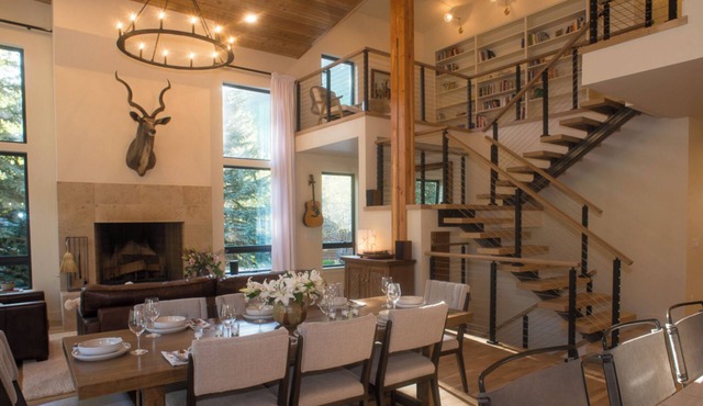 Beautiful Mountain Modern Home with well equipped kitchen. Perfect for families.